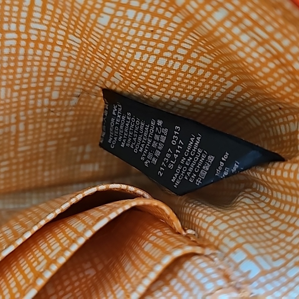 Authentic Fossil Clutch - Picture 5 of 11